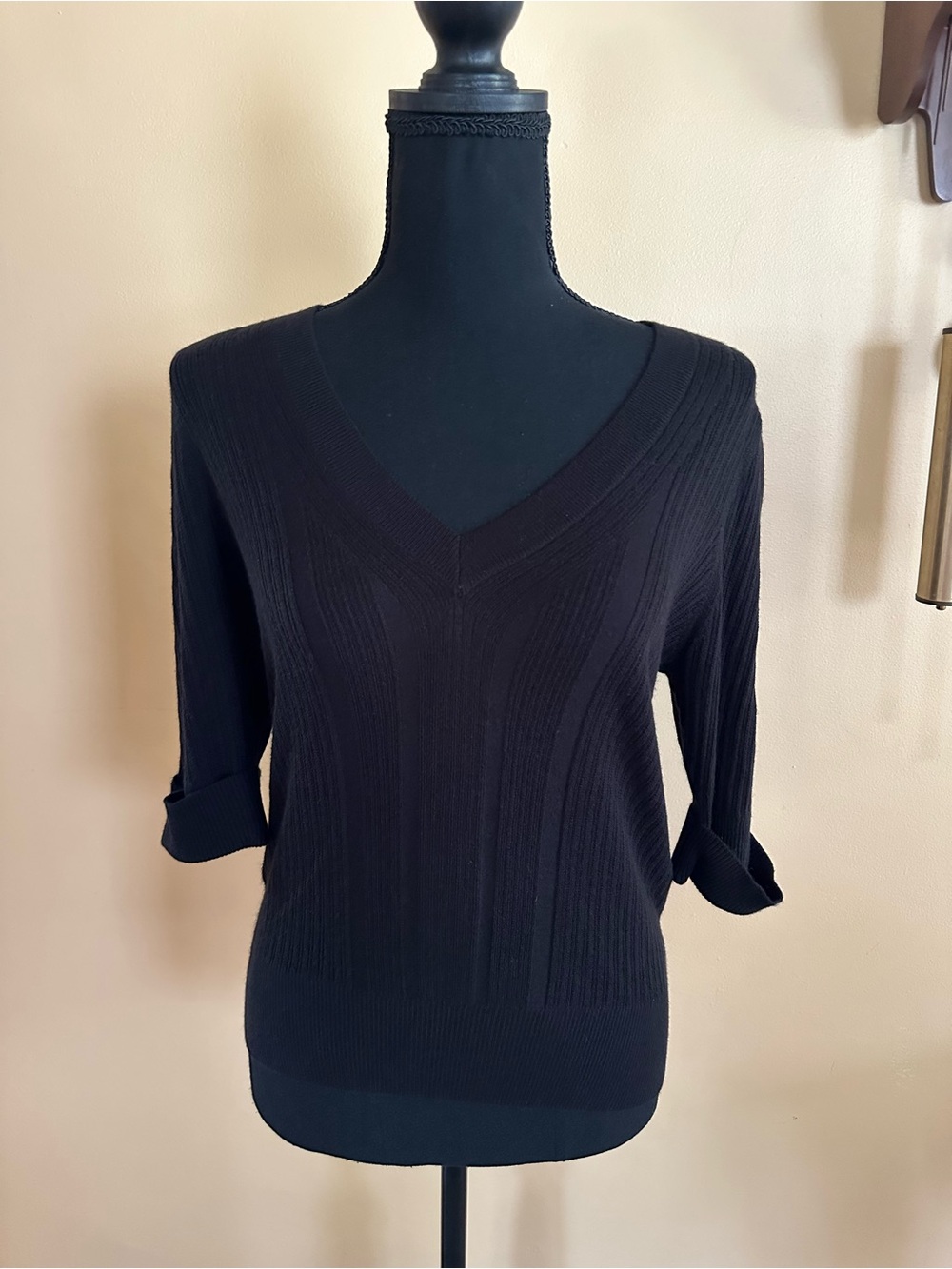 White House black market lightweight 4% cashmere blend sweater size M 3/4 sleeve